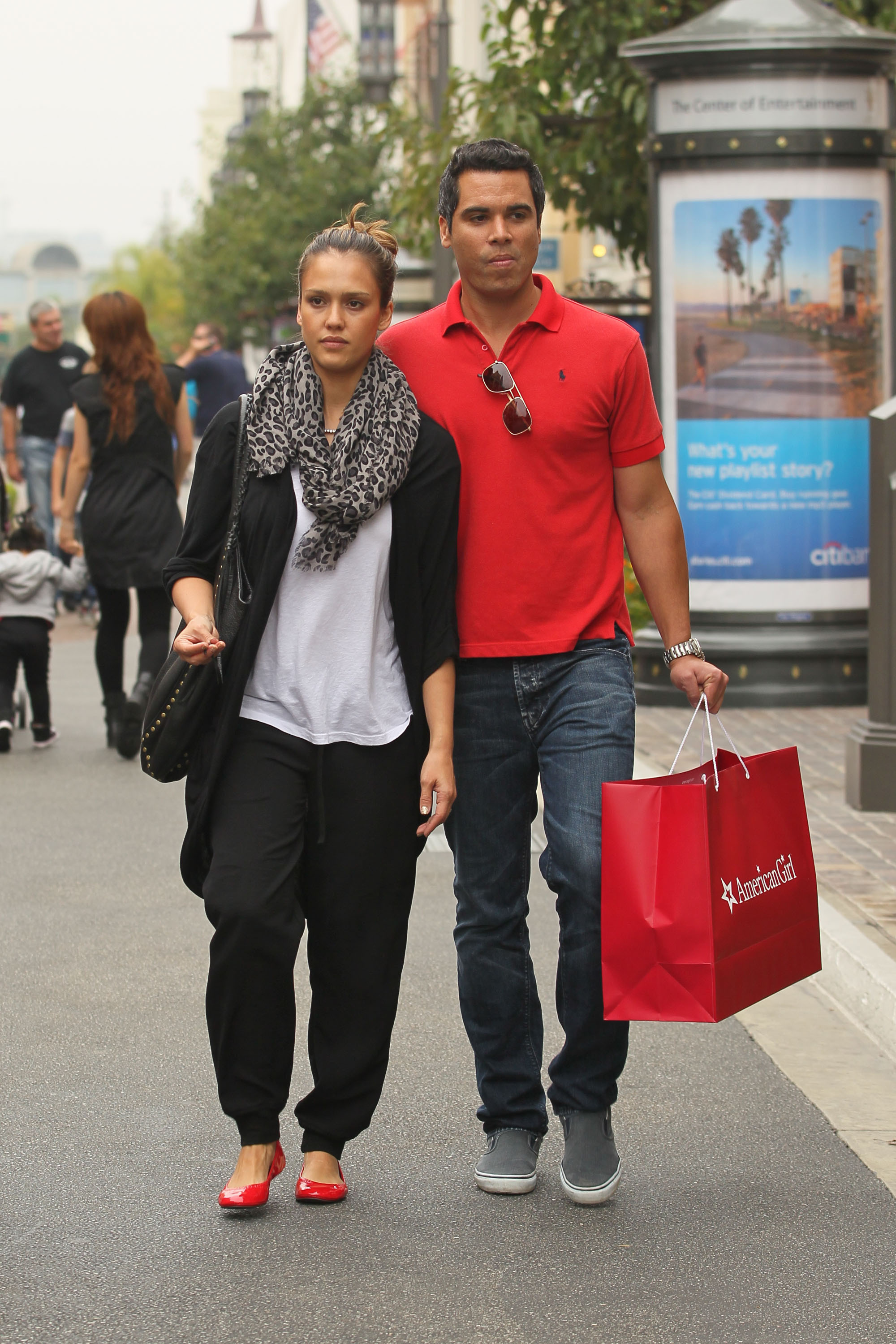 Jessica Alba and Cash Warren go shopping at The Grove | Picture 85940
